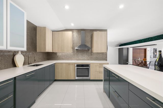 1040 NE 86th St, Miami, FL 33138