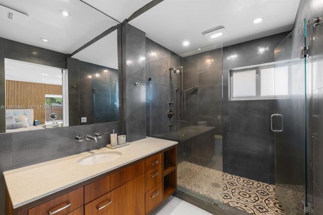 1040 NE 86th St, Miami, FL 33138