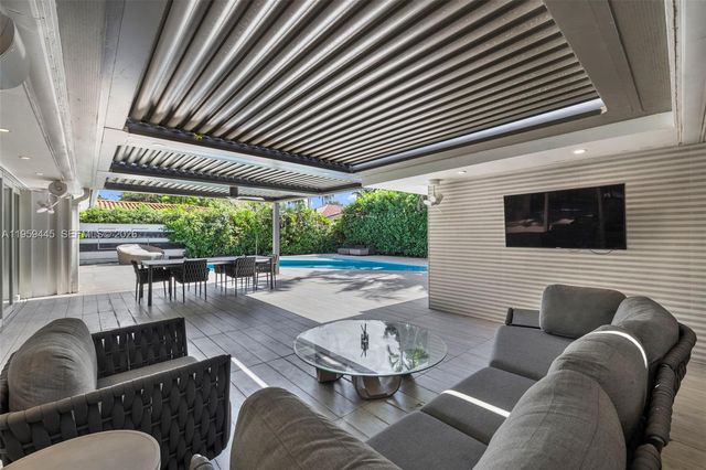 1040 NE 86th St, Miami, FL 33138