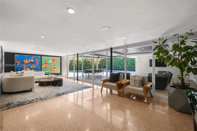 1040 NE 86th St, Miami, FL 33138