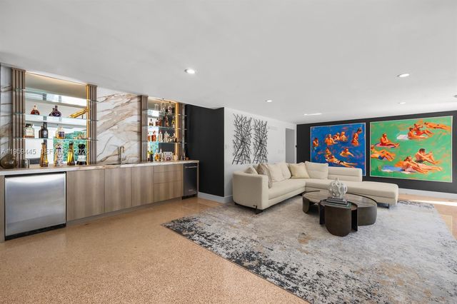 1040 NE 86th St, Miami, FL 33138