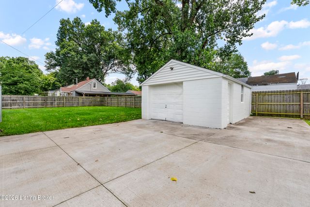5001 Graston Ave, Louisville, KY 40216