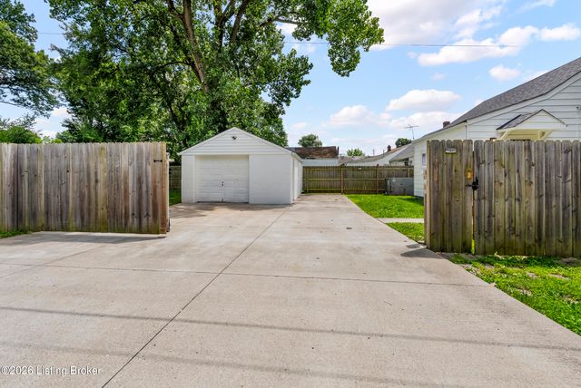 5001 Graston Ave, Louisville, KY 40216