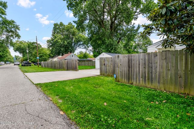 5001 Graston Ave, Louisville, KY 40216