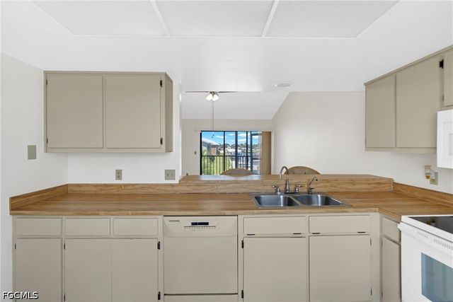 4708 SW 8th PL 203, Cape Coral, FL 33914