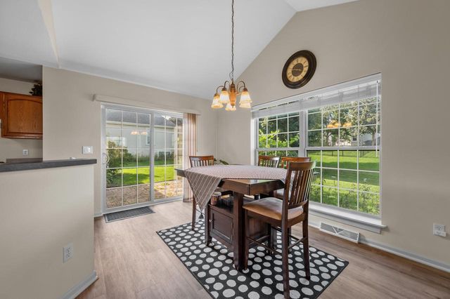 922 River Hill DRIVE, Waukesha, WI 53189