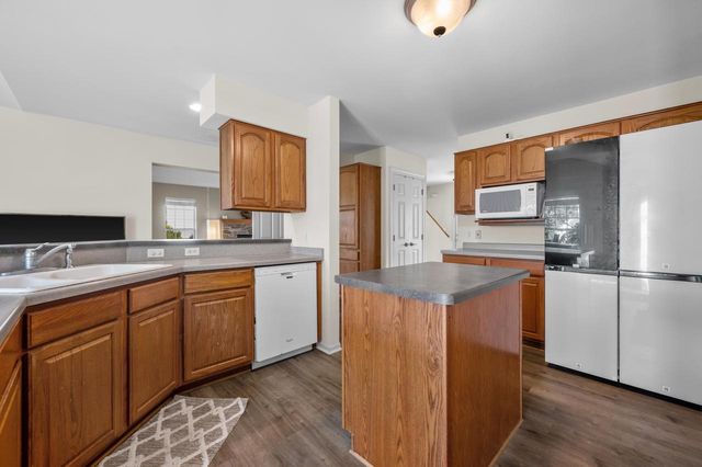 922 River Hill DRIVE, Waukesha, WI 53189