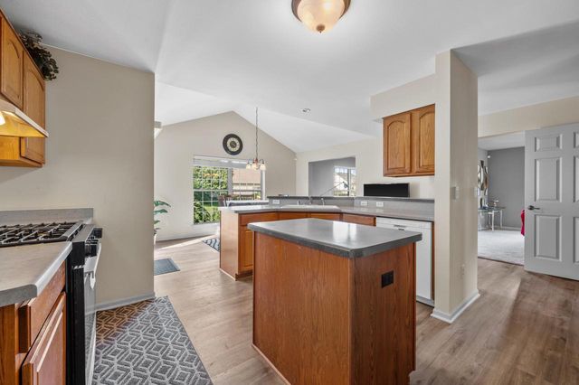922 River Hill DRIVE, Waukesha, WI 53189