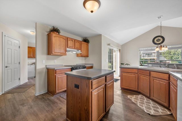 922 River Hill DRIVE, Waukesha, WI 53189
