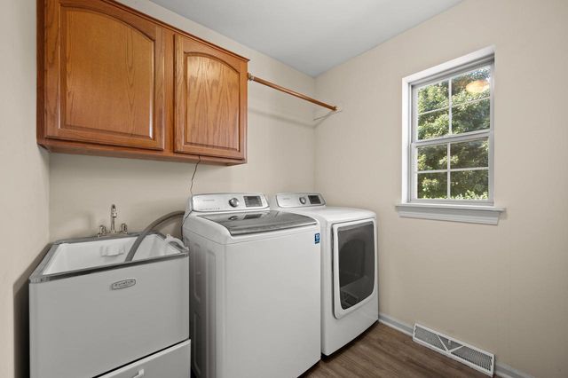 922 River Hill DRIVE, Waukesha, WI 53189