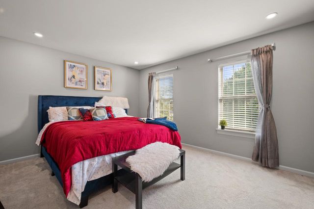 922 River Hill DRIVE, Waukesha, WI 53189