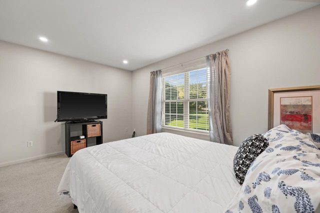 922 River Hill DRIVE, Waukesha, WI 53189