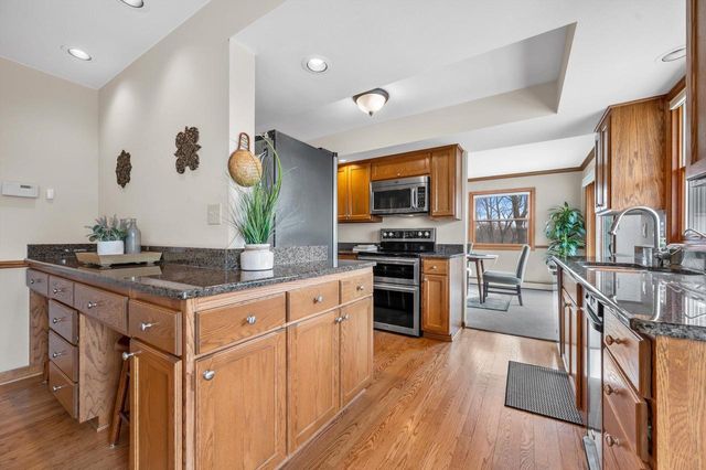 717 Heather COURT, Grafton, WI 53024