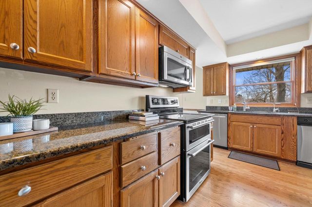 717 Heather COURT, Grafton, WI 53024