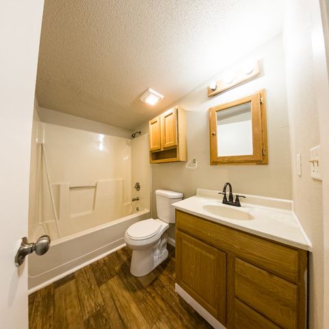 5000 Hickman Road, Des Moines, IA 50310