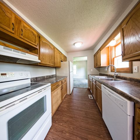 5000 Hickman Road, Des Moines, IA 50310