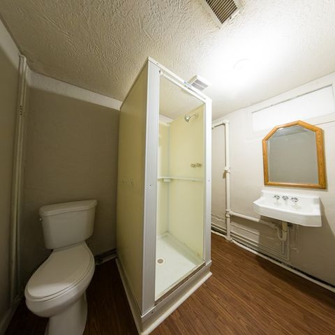 5000 Hickman Road, Des Moines, IA 50310