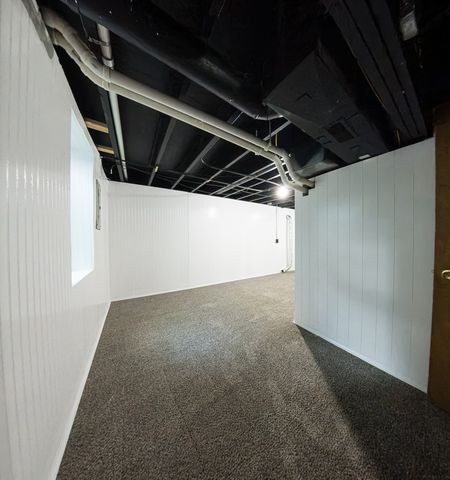 5000 Hickman Road, Des Moines, IA 50310