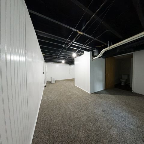 5000 Hickman Road, Des Moines, IA 50310