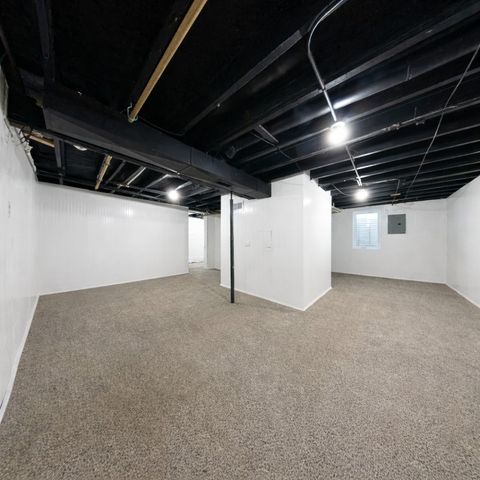 5000 Hickman Road, Des Moines, IA 50310