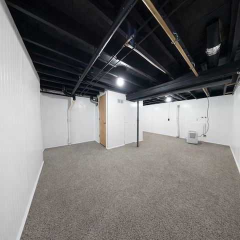 5000 Hickman Road, Des Moines, IA 50310