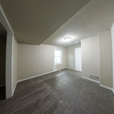 5000 Hickman Road, Des Moines, IA 50310