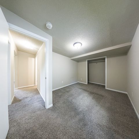 5000 Hickman Road, Des Moines, IA 50310