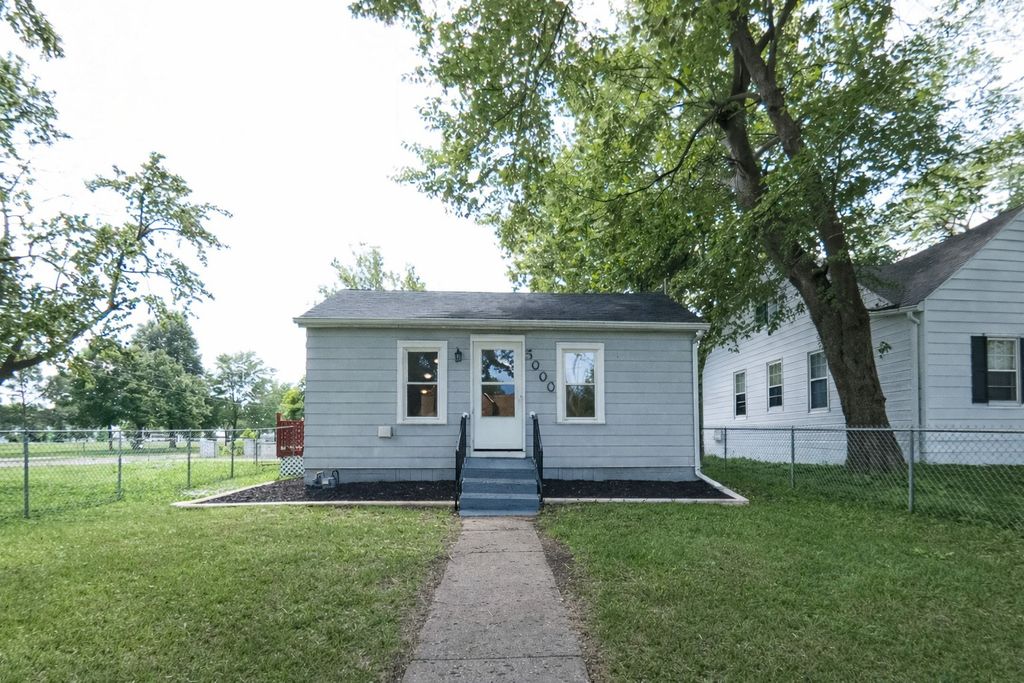 5000 Hickman Road, Des Moines, IA 50310