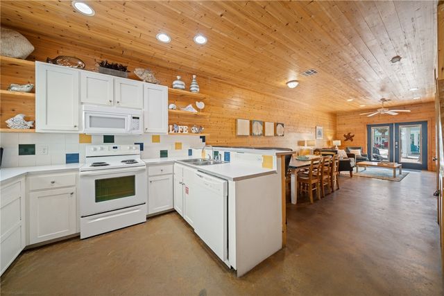 2120 S 11th St 203, Port Aransas, TX 78373