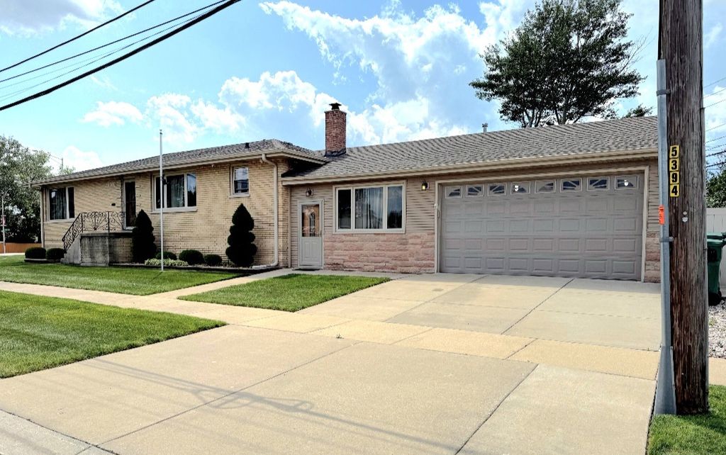 8436 S Moody Avenue, Burbank, IL 60459