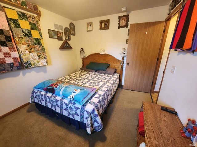1015 W 4th Street, Bicknell, IN 47512