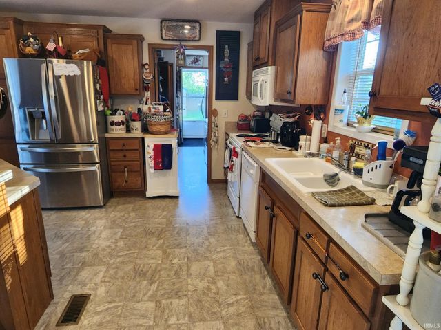 1015 W 4th Street, Bicknell, IN 47512