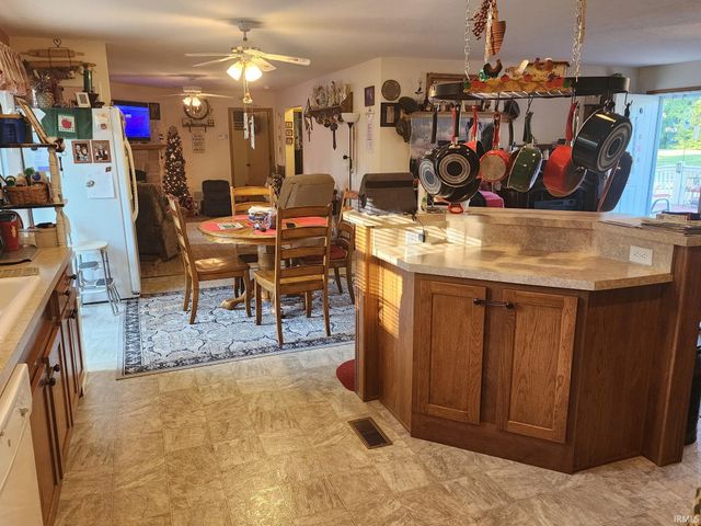 1015 W 4th Street, Bicknell, IN 47512