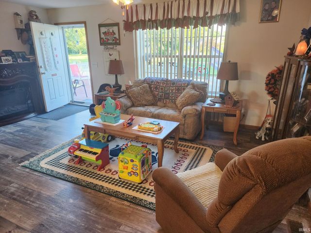 1015 W 4th Street, Bicknell, IN 47512