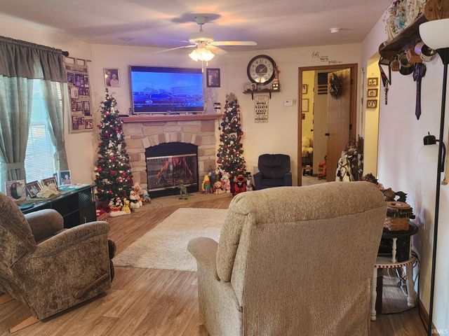1015 W 4th Street, Bicknell, IN 47512