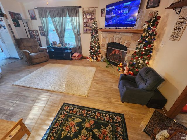 1015 W 4th Street, Bicknell, IN 47512