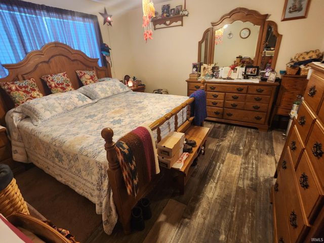 1015 W 4th Street, Bicknell, IN 47512