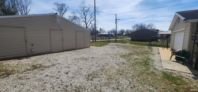 1015 W 4th Street, Bicknell, IN 47512