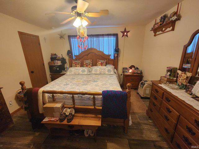1015 W 4th Street, Bicknell, IN 47512
