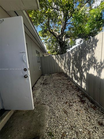 2081 NW 30th St 3, Miami, FL 33142