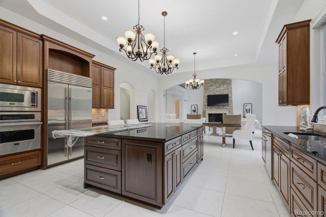 2707 Turtle lake Drive, Bloomfield Charter Township, MI 48302