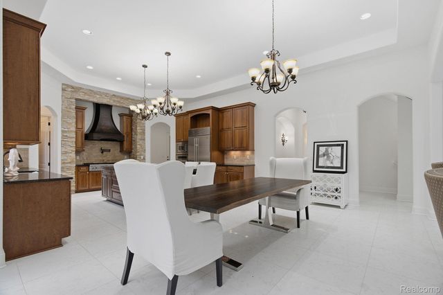 2707 Turtle lake Drive, Bloomfield Charter Township, MI 48302