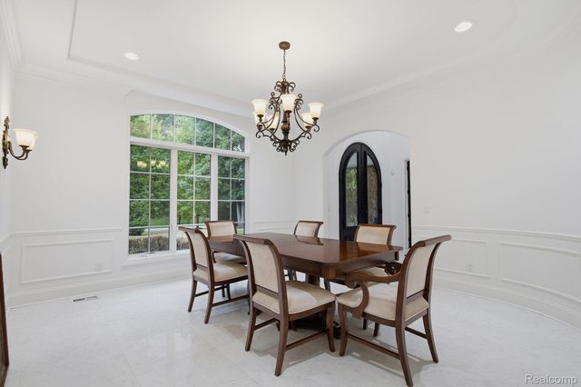 2707 Turtle lake Drive, Bloomfield Charter Township, MI 48302