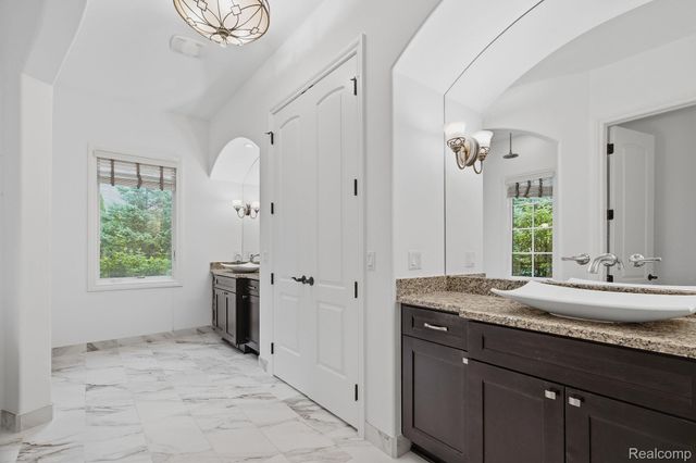 2707 Turtle lake Drive, Bloomfield Charter Township, MI 48302
