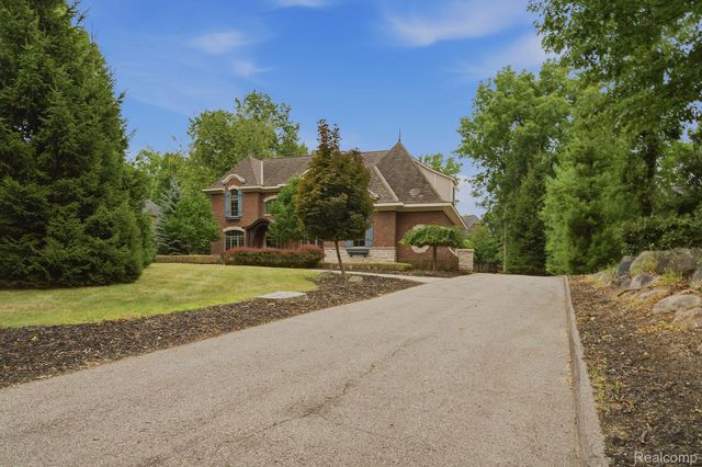 2707 Turtle lake Drive, Bloomfield Charter Township, MI 48302