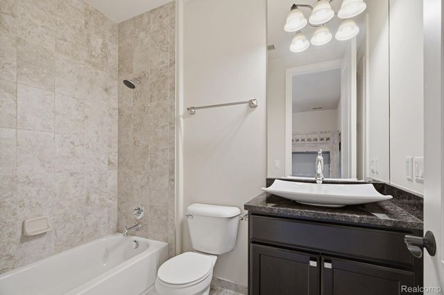 2707 Turtle lake Drive, Bloomfield Charter Township, MI 48302