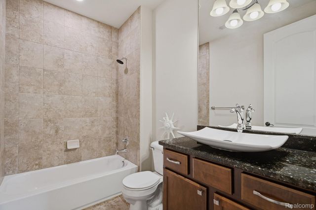 2707 Turtle lake Drive, Bloomfield Charter Township, MI 48302