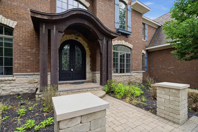 2707 Turtle lake Drive, Bloomfield Charter Township, MI 48302