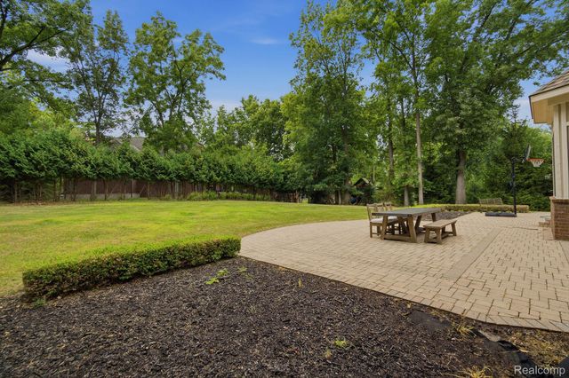 2707 Turtle lake Drive, Bloomfield Charter Township, MI 48302