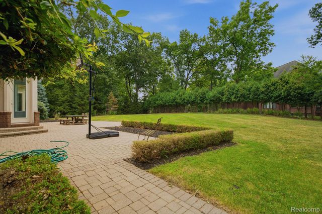 2707 Turtle lake Drive, Bloomfield Charter Township, MI 48302